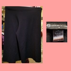 Fashion to Figure black cropped gaucho pants